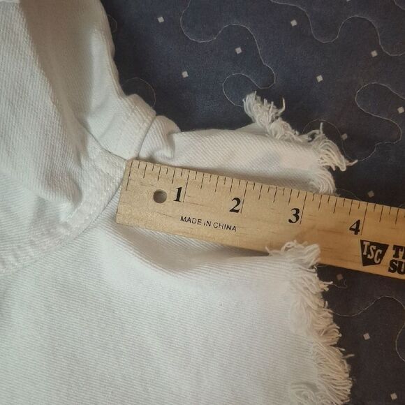 CELLO Women's White Denim Shorts size medium - Picture 5 of 5